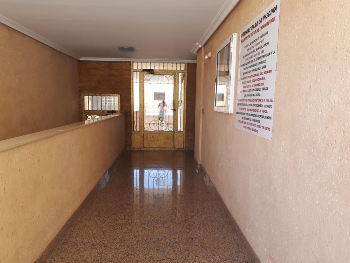 Apartamento 9 De Octubre Los Montesinos Exterior photo